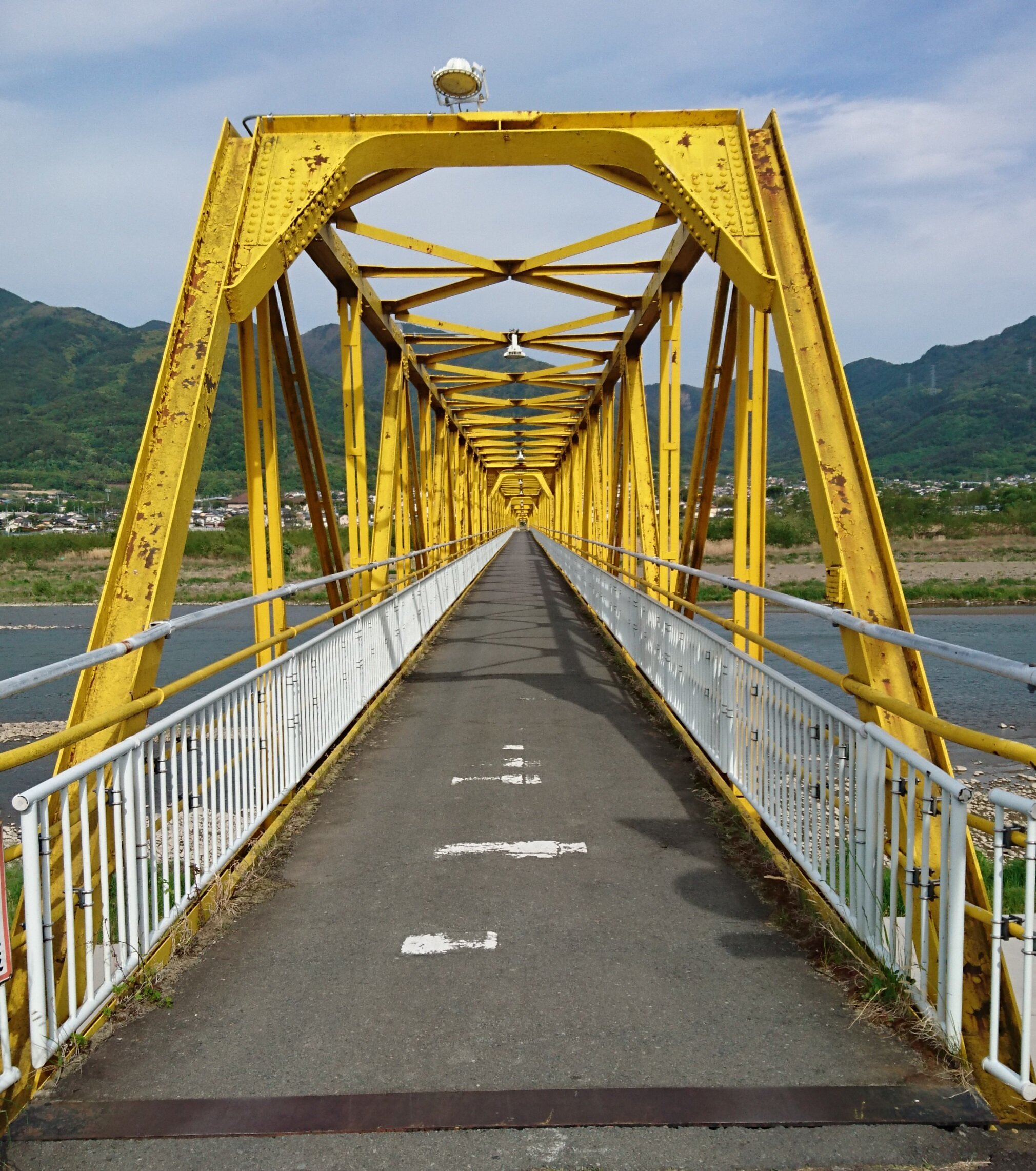 黄色い橋-2.jpg