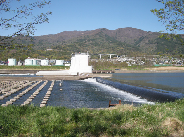 千曲川の堰.jpg
