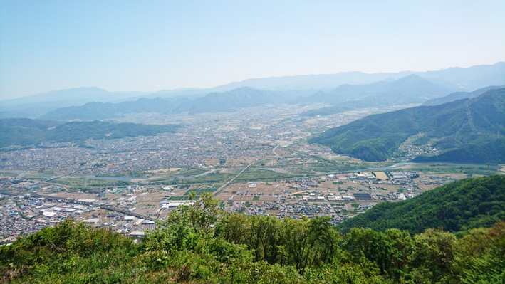 虚空蔵山頂上より上田方面.jpg